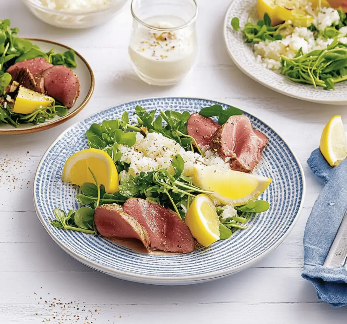 Roastbeef mit Sauce Tatar und buntem Salat