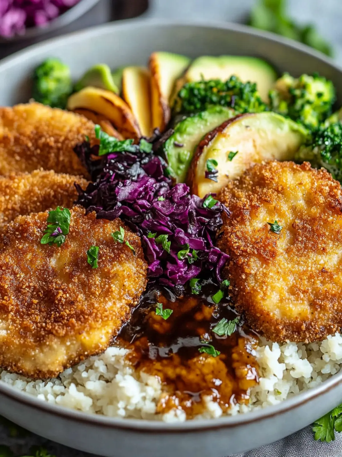 Vegane Schnitzel-Bowl mit Pilzsoße