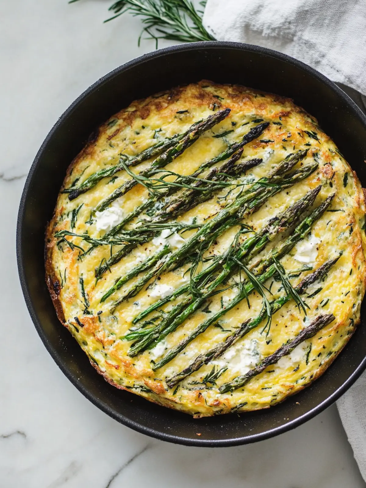 Spargel-Frittata mit Crème fraîche
