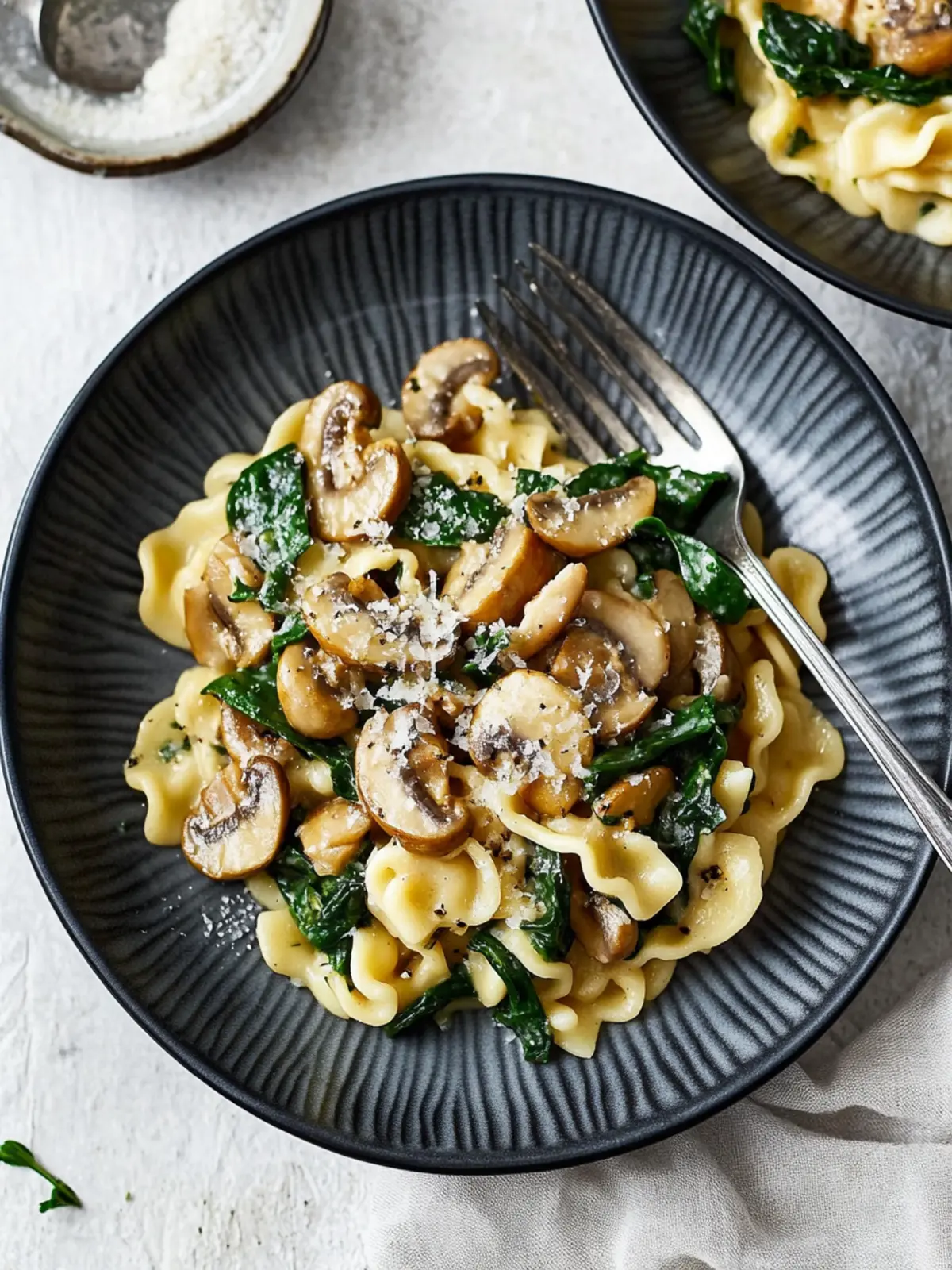 Spätzle mit Champignon-Spinat-Sauce
